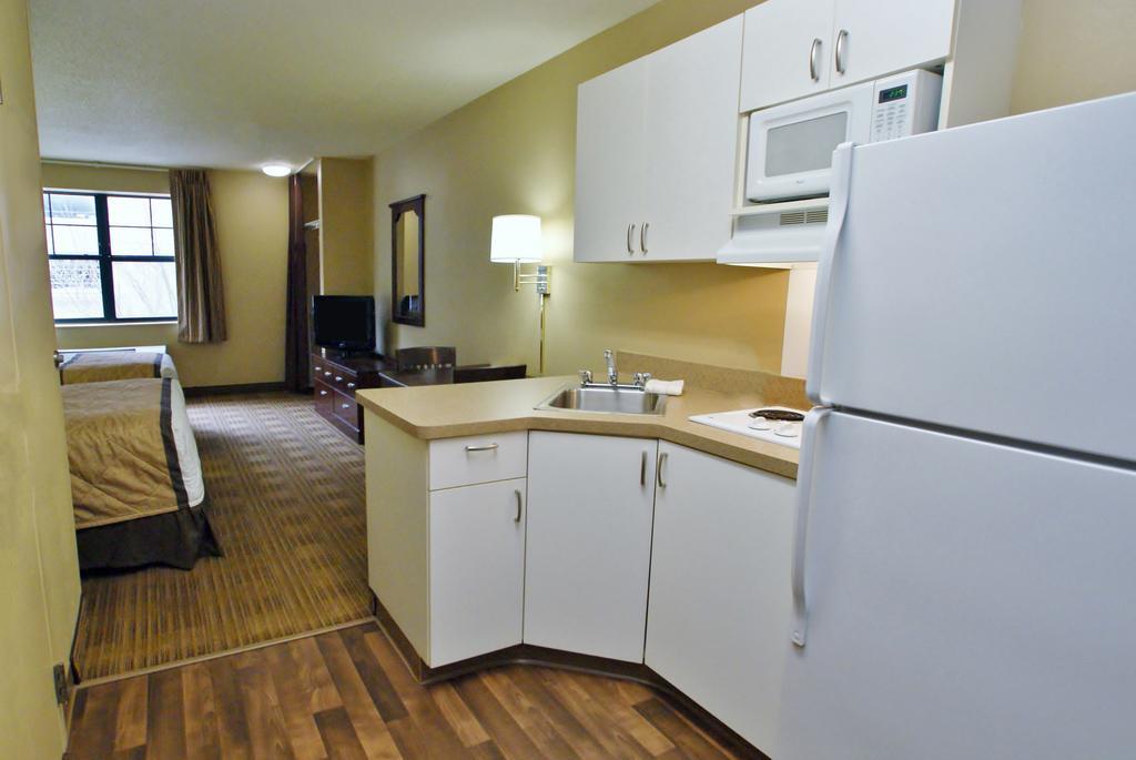 Mainstay Suites Chicago Hillside Buitenkant foto