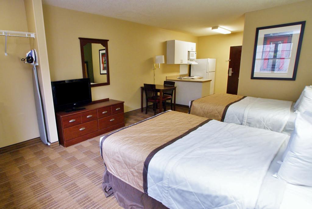 Mainstay Suites Chicago Hillside Buitenkant foto