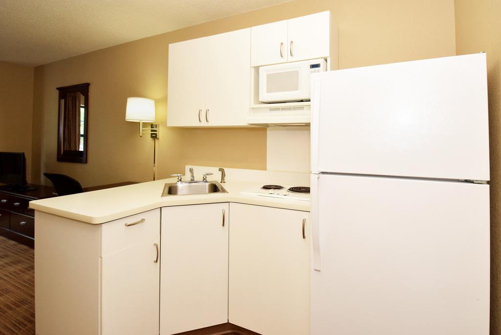Mainstay Suites Chicago Hillside Buitenkant foto