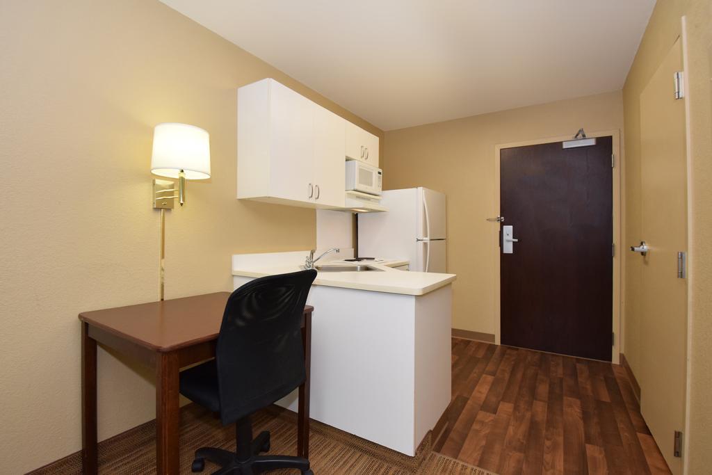Mainstay Suites Chicago Hillside Buitenkant foto