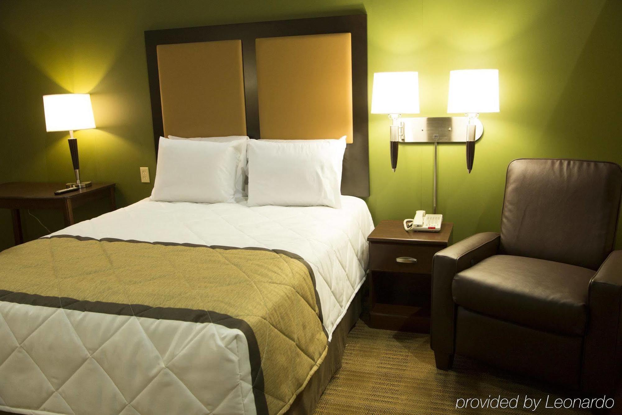 Mainstay Suites Chicago Hillside Buitenkant foto